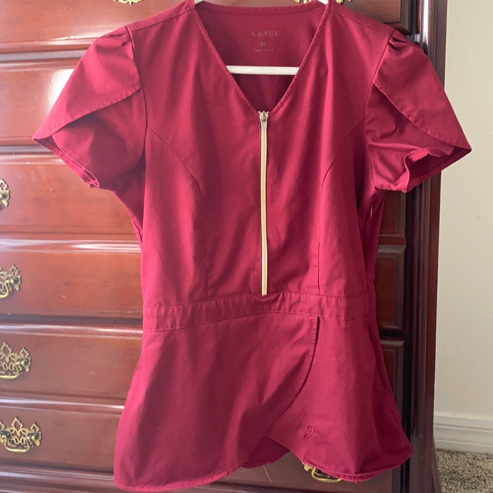 Jaanuu scrub top